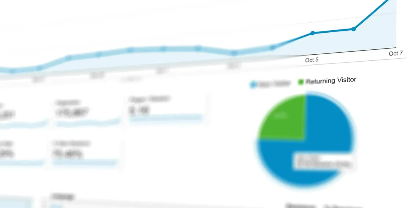 Analytics chart showing visitor growth trends and returning customer data for online digital product sales.